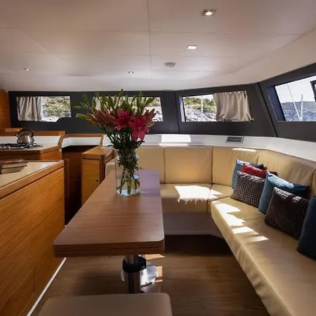 Boatel Angioino Botel