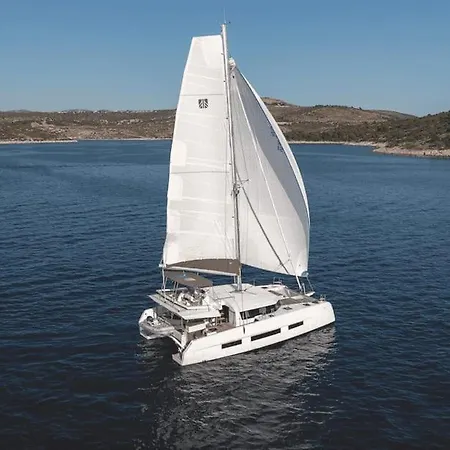 Boatel Angioino Botel *